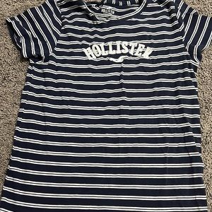 white and blue striped tee